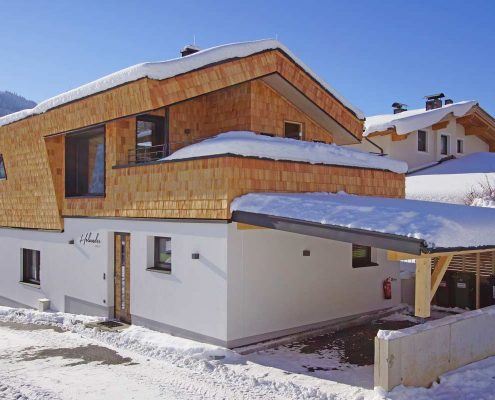 Lueftung-Brixen-Hotel-3 Ansicht der Fassade des Hotels in den Kitzbüheler Alpen