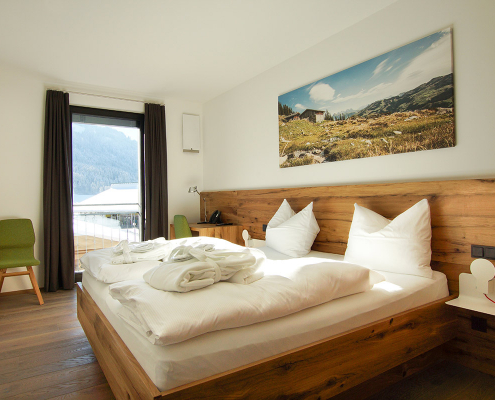 hotel-heimsitz-doppelzimmer-mit-freeAir-lueftungssystem Wohlfühlatmosphäre mit dem freeAir 100 Lüftungsgerät im Doppelzimmer