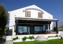 Ferienhaus_Sardinien_Lüftungssystem Gartenansicht des Ferienhauses