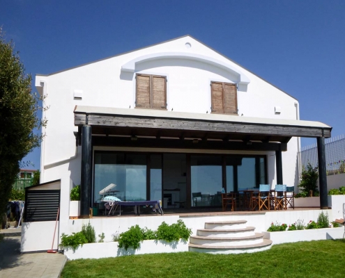 Ferienhaus_Sardinien_Lüftungssystem Gartenansicht des Ferienhauses