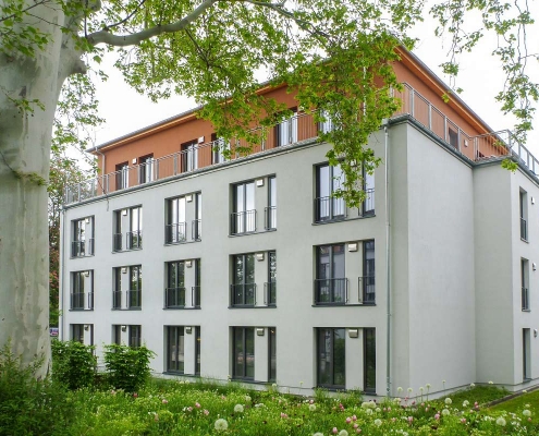 neubau-microapartment-schalldaemmung Ansicht der hochwertigen Edelstahl-Außenhauben der Lüftungsanlage freeAir 100