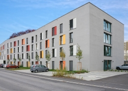 Straßenseite des Personalwohnheims Landshut