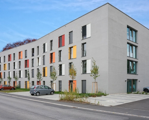 Straßenseite des Personalwohnheims Landshut
