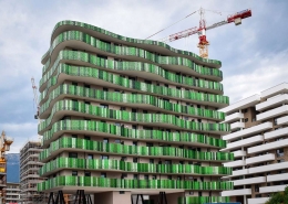 apartmenthaus-fertiggestellt-2019 Frontansicht des Hauses mit unsichtbarer Laibungs-Lüftung