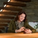 Frau Wurster ist sehr zufrieden mit der Lüftungsanlage und der smarten Steuerung freeAir Connect