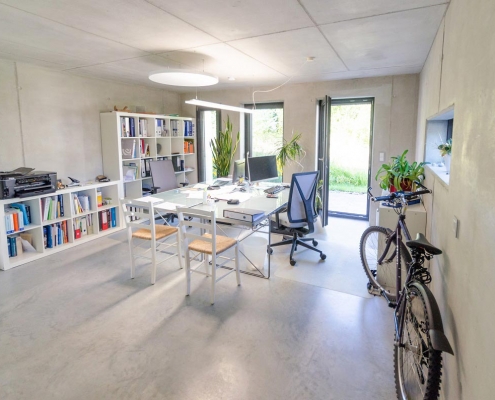 Innenansicht des hellen Büro der Architekten