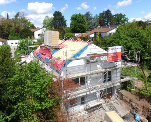bauarbeiten-dämmung-dach Beginn der Sanierungs- und Modernisierungs Maßnahmen bei diesem Einfamilienhaus in Mühlacker