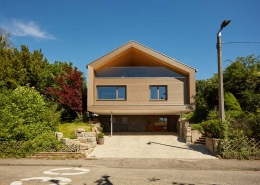 modernes-saniertes-energiesparendes-haus Das Einfamilienhaus erstrahlt in neuem, energieoptimierten Glanz unter anderem mit der Hilfe der freeAir Lüftungsanlage.