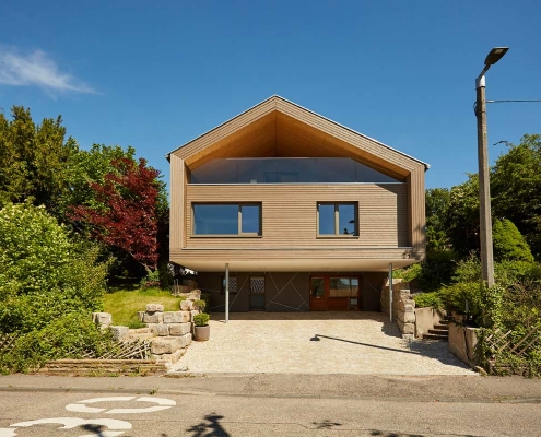 modernes-saniertes-energiesparendes-haus Das Einfamilienhaus erstrahlt in neuem, energieoptimierten Glanz unter anderem mit der Hilfe der freeAir Lüftungsanlage.
