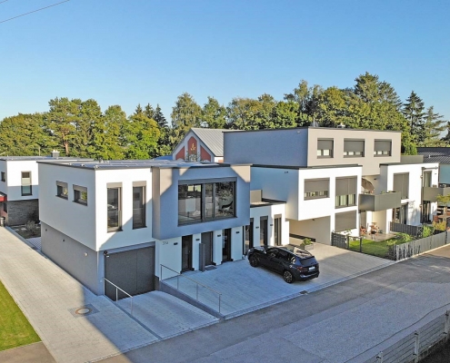 außenansicht-mehrfamilienhaus-architekturbuero-mit-lueftungssystem Mehrfamilienhaus mit Mietwohnungen und Büro des Architekten R. Beck