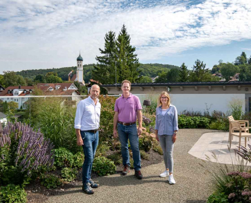 Ulf Walliczek-Rasso-Rebay von Ehrenwiesen und Lena Volk auf dem Dachgarten SeniorenQuartier-Pilsensee