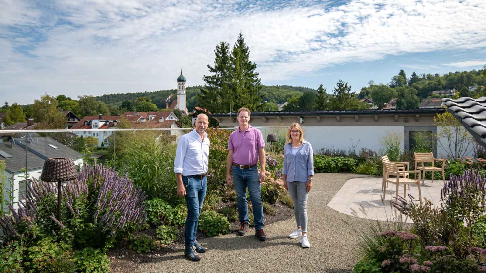 Ulf Walliczek-Rasso-Rebay von Ehrenwiesen und Lena Volk auf dem Dachgarten SeniorenQuartier-Pilsensee Ulf Walliczek-Rasso-Rebay von Ehrenwiesen und Lena Volk auf dem Dachgarten SeniorenQuartier-Pilsensee