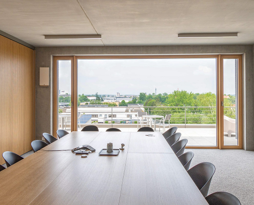 frische-luft-in-besprechung-mit-freeair Meetingraum mit freeAir Lüftungssystem für frische Luft